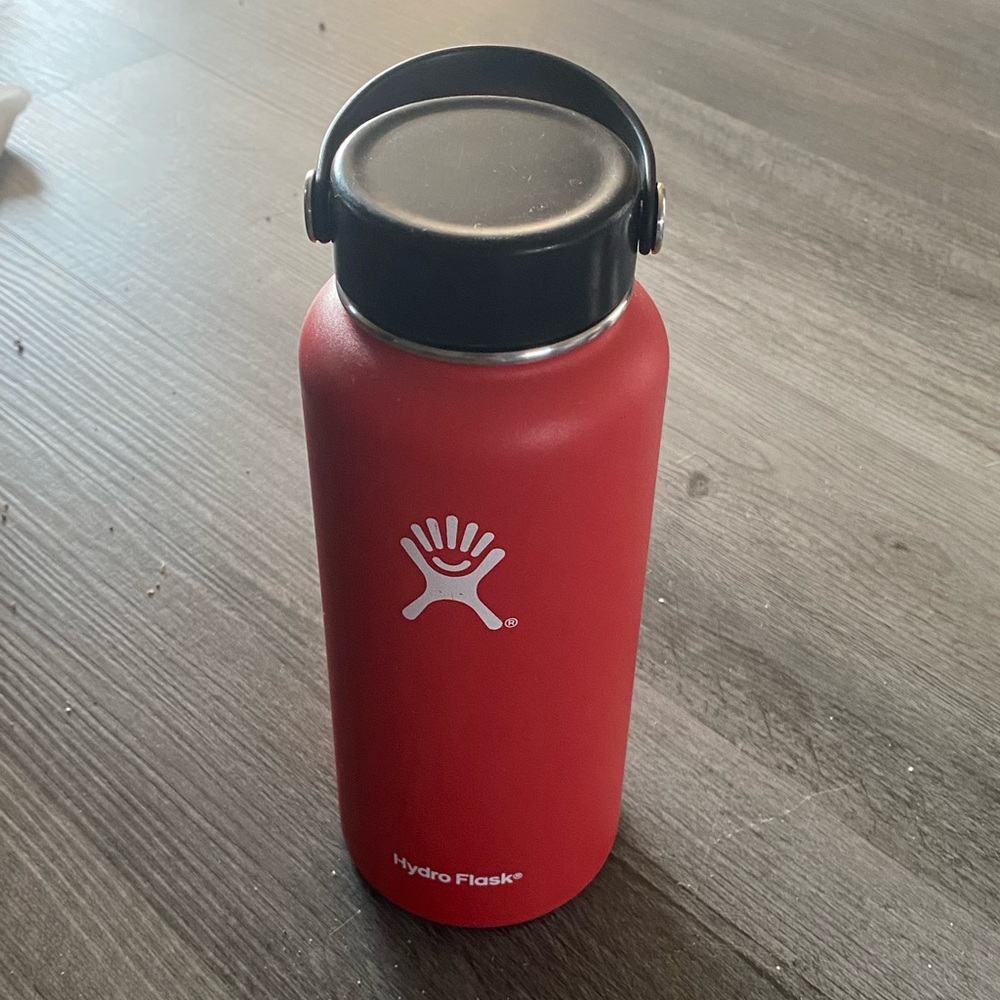 Red Hydro Flask ❤️